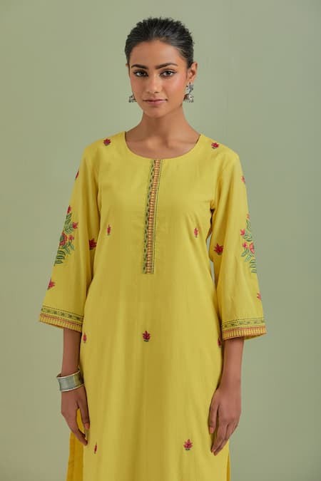 Buy_Priya Chaudhary_Yellow Cotton Embroidery Round Neck Kurta And Pant Set _Online_at_Aza_Fashions
