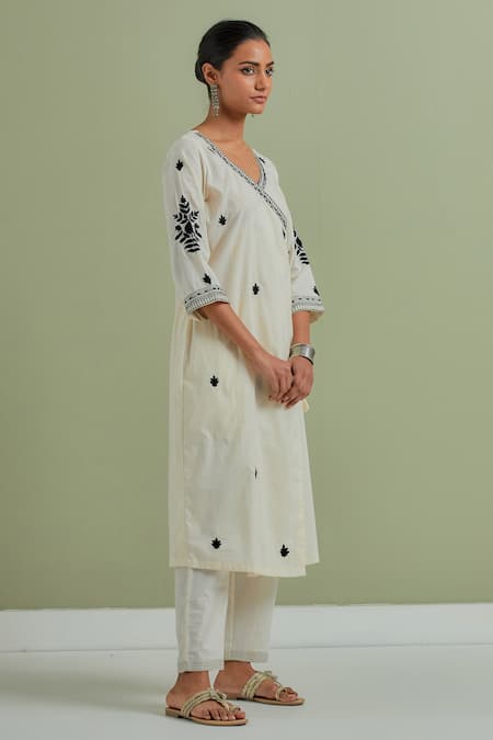Buy_Priya Chaudhary_Off White Cotton, Kota Doria Embroidery V-neck Flora Angrakha Pant Set 