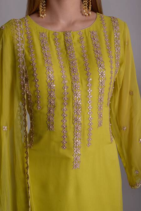 Surabhi Arya_Green Chiffon, Georgette Hand Embroidered Kurta Set_at_Aza_Fashions