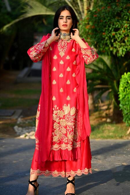 Surabhi Arya_Red Kurta And Pant Chanderi Dupatta Chiffon Round Set _Online_at_Aza_Fashions