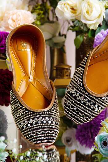 Buy_House of Vian_Black Sanjh Velvet Juttis _Online_at_Aza_Fashions