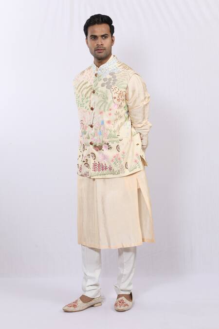 Buy_Sankalan - Men_Peach Silk Floral Embroidered Bundi_Online_at_Aza_Fashions