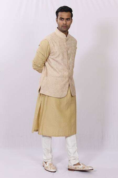 Sankalan - Men_Beige Silk Floral Embroidered Bundi_Online_at_Aza_Fashions
