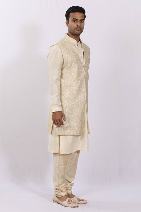 Sankalan - Men_White Banarasi Silk Woven Geometric Pattern Kurta _Online_at_Aza_Fashions
