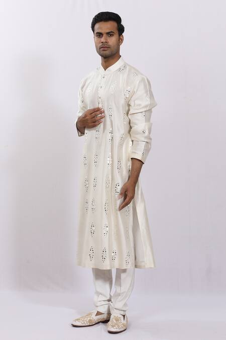 Buy_Sankalan - Men_White Chanderi Silk Embroidered Mirror Work Kurta _Online_at_Aza_Fashions