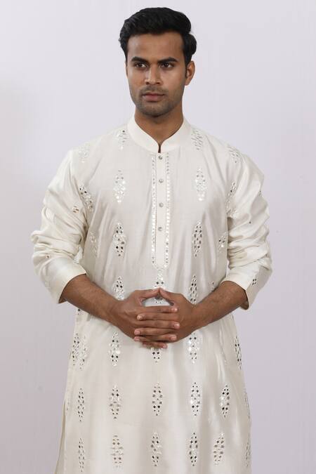 Shop_Sankalan - Men_White Chanderi Silk Embroidered Mirror Work Kurta _Online_at_Aza_Fashions
