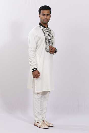 Sankalan - Men_White Chanderi Silk Embroidered Floral Motifs Yoke Kurta _Online_at_Aza_Fashions