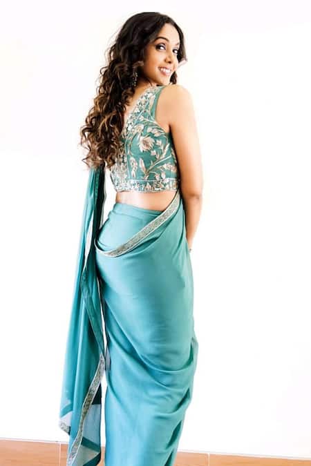 Shop Samatvam By Anjali Bhaskar Green Georgette V Neck Pre-draped Pant Saree Set at Aza Fashions Shop_Samatvam By Anjali Bhaskar_Green Georgette V Neck Pre-draped Pant Saree Set _at_Aza_Fashions