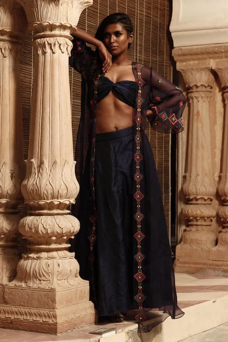 Samatvam By Anjali Bhaskar Black Raw Silk, Organza Sweetheart Neck Embroidered Jacket And Skirt Set 