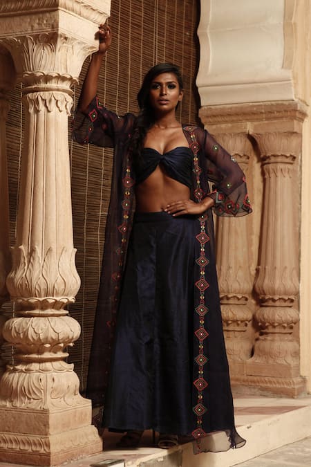 Samatvam By Anjali Bhaskar Black Raw Silk, Organza Sweetheart Neck Embroidered Jacket And Skirt Set Online at Aza Fashions Samatvam By Anjali Bhaskar_Black Raw Silk, Organza Sweetheart Neck Embroidered Jacket And Skirt Set _Online_at_Aza_Fashions