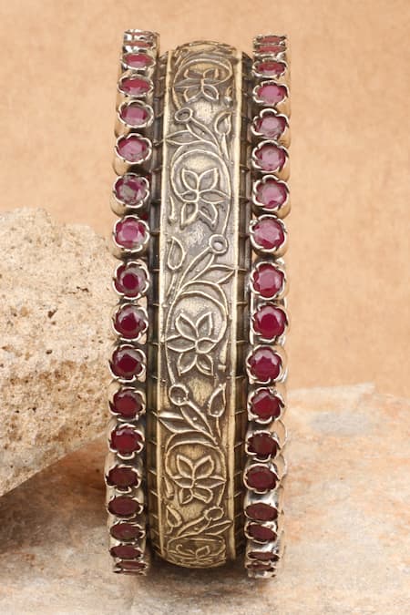 Buy Shaya by CaratLane Antique Be Herd Bracelet Online