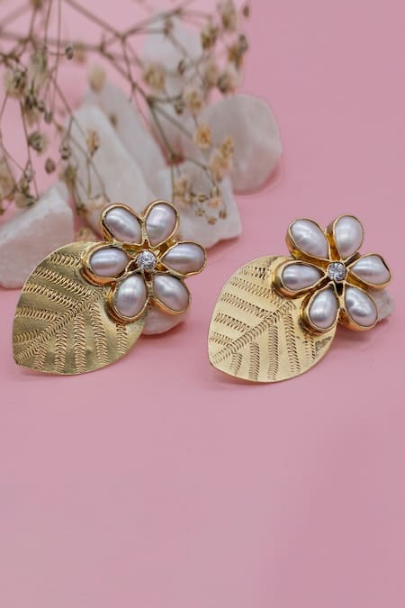 Sangeeta Boochra X Deme Nargis Floral Shape Earrings 