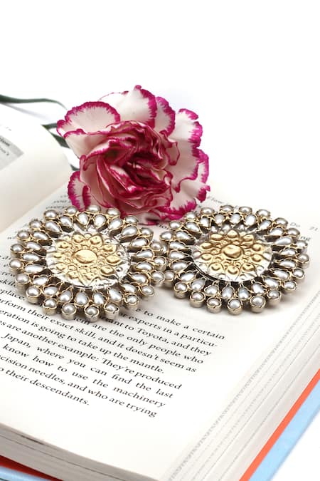 Sangeeta Boochra_Silver Plated Stones Carved Stud Earrings _Online_at_Aza_Fashions