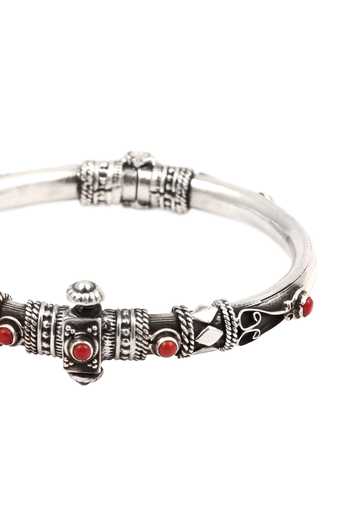 Buy_Sangeeta Boochra_Silver Plated Stones Handcrafted Carved Bangle _Online_at_Aza_Fashions