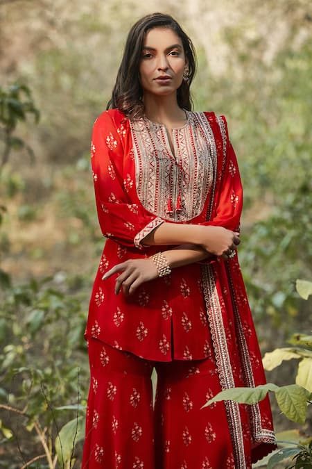 Sana Barreja Red Georgette Round Gulnar Kurta Gharara Set Online at Aza Fashions Sana Barreja_Red Georgette Round Gulnar Kurta Gharara Set _Online_at_Aza_Fashions