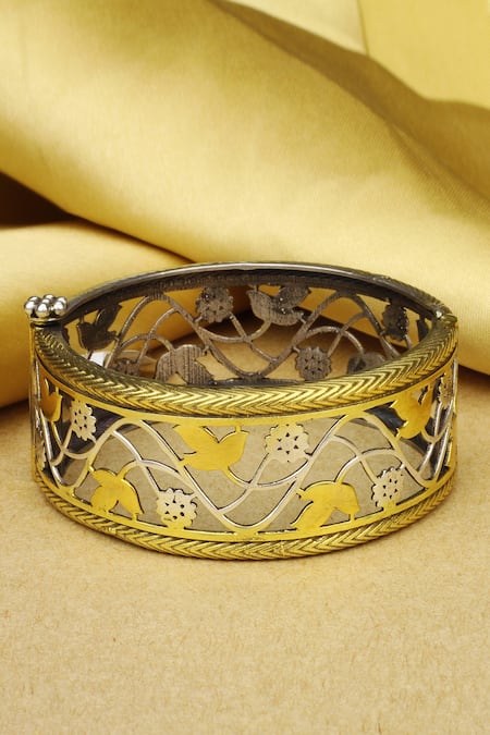 Sangeeta Boochra X Payal Singhal Gold Plated Cut Work Anya Handcrafted Bangle Single Pc Online at Aza Fashions Sangeeta Boochra X Payal Singhal_Gold Plated Cut Work Anya Handcrafted Bangle Single Pc _Online_at_Aza_Fashions