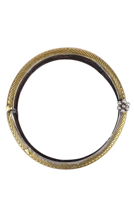 Buy Sangeeta Boochra X Payal Singhal Gold Plated Cut Work Anya Handcrafted Bangle Single Pc Online at Aza Fashions Buy_Sangeeta Boochra X Payal Singhal_Gold Plated Cut Work Anya Handcrafted Bangle Single Pc _Online_at_Aza_Fashions