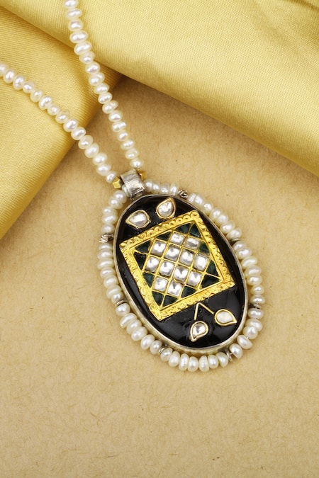 Sangeeta Boochra X Payal Singhal Black Nusrat Pendant Necklace With Pearl Chain Online at Aza Fashions Sangeeta Boochra X Payal Singhal_Black Nusrat Pendant Necklace With Pearl Chain _Online_at_Aza_Fashions