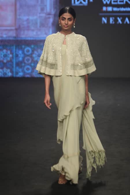 Romaa_Green Chiffon Plain Blouseround, Cape Open Pre-draped Saree Set With _Online_at_Aza_Fashions