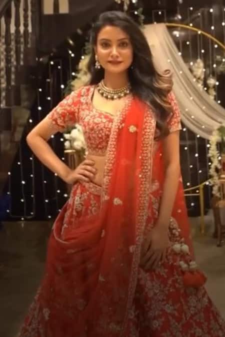 Kalighata_Red Raw Silk Floral, Zardozi Sweetheart Neck Embroidered Bridal Lehenga Set _at_Aza_Fashions