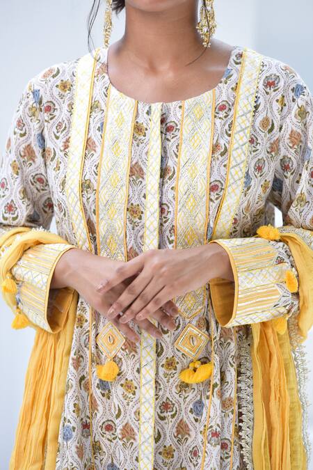 Simar Dugal_White Printed Kurta Set  _Online_at_Aza_Fashions