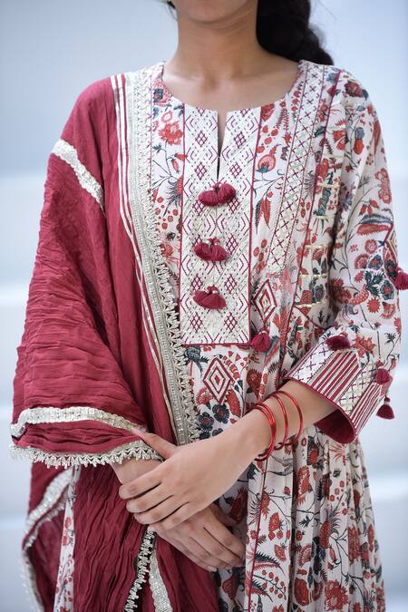 Simar Dugal_White Printed Kurta Set  _Online_at_Aza_Fashions