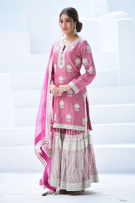 Simar Dugal Embroidered Kurta Set 
