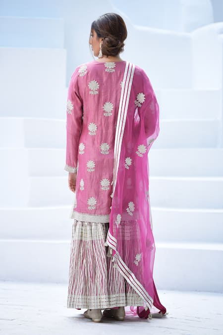 Simar Dugal Embroidered Kurta Set 