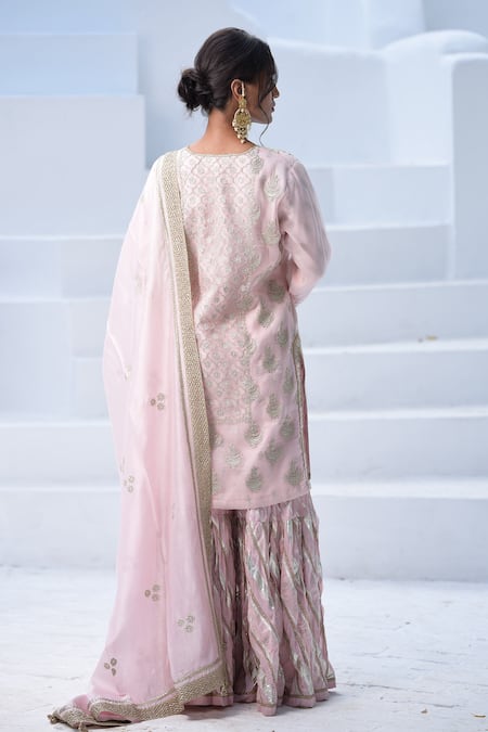 Simar Dugal Embroidered Kurta Set 