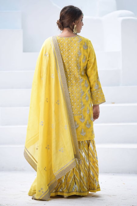 Simar Dugal Embroidered Kurta Set 