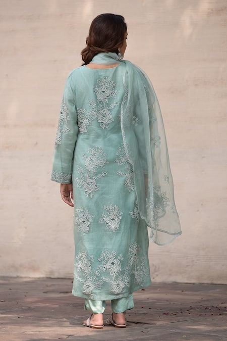 Simar Dugal Embroidered Kurta Set 