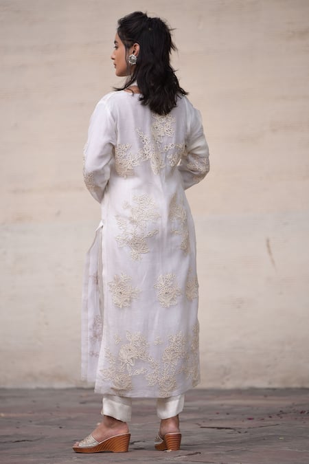 Simar Dugal Embroidered Kurta Set 