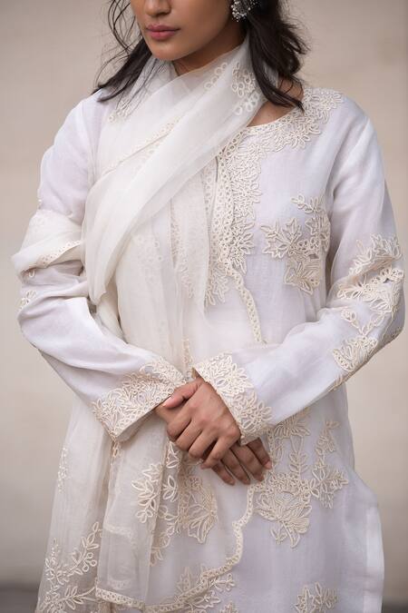 Simar Dugal_White Organza Embroidered Kurta Set  _Online_at_Aza_Fashions