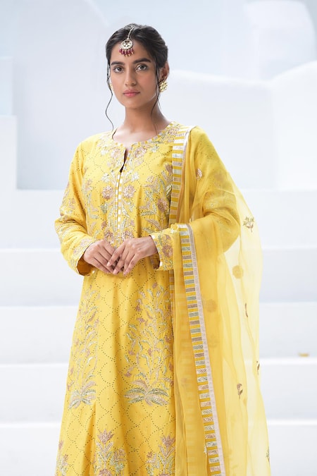 Simar Dugal_Yellow Chanderi Kurta Set _Online_at_Aza_Fashions