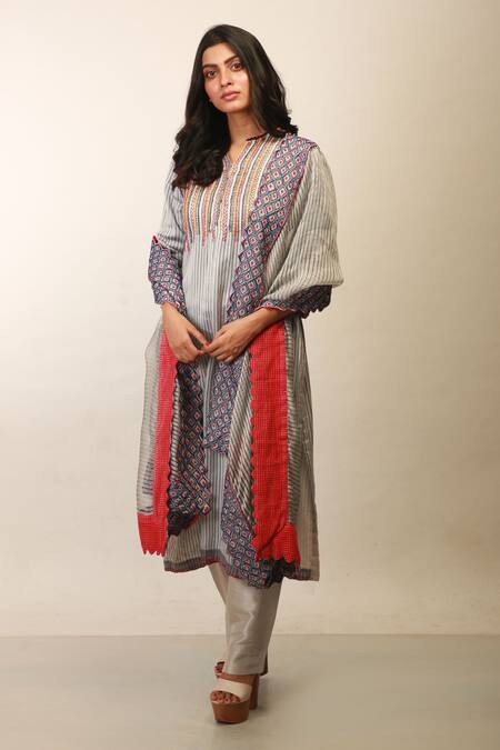 Soumodeep Dutta_White Kurta Handwoven  Dupatta Organza Pant Embroidered Set_Online_at_Aza_Fashions