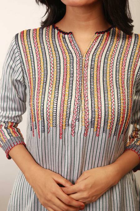 Shop_Soumodeep Dutta_White Kurta Handwoven  Dupatta Organza Pant Embroidered Set_Online_at_Aza_Fashions