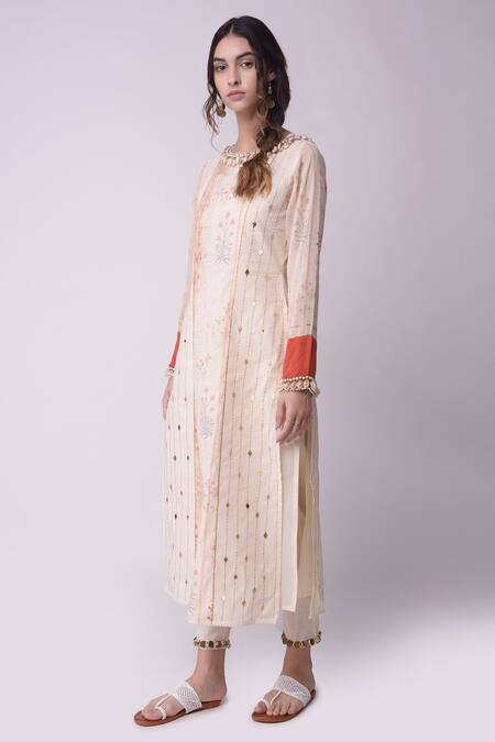 Buy_Shwetanga_White Organic Cotton Floral Motifs, Kantha , Mirror Printed Kurta Set _Online_at_Aza_Fashions