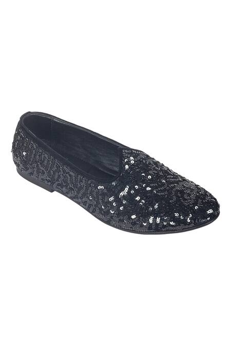 Buy Domani Black Handcrafted Velvet Sequin Juttis Online at Aza Fashions Buy_Domani_Black Handcrafted Velvet Sequin Juttis _Online_at_Aza_Fashions