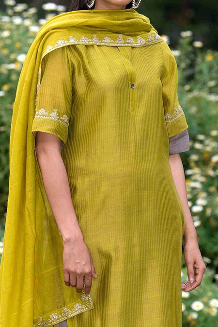 Buy Priti Prashant Green Handwoven Dupatta Mul Round Kurta Set Online at Aza Fashions Buy_Priti Prashant_Green Handwoven Dupatta Mul Round Kurta Set _Online_at_Aza_Fashions