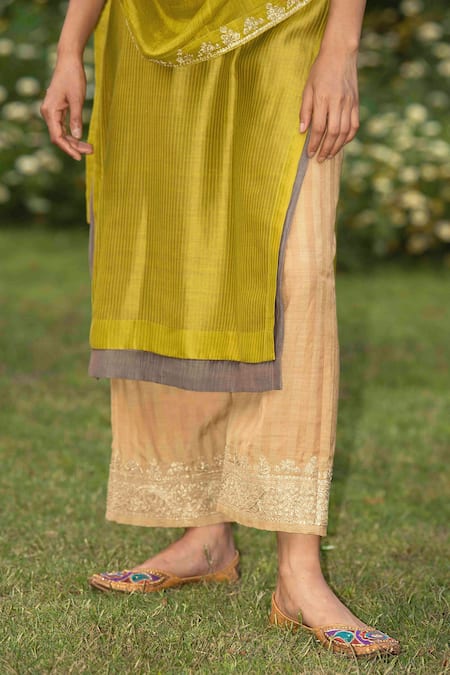 Shop Priti Prashant Green Handwoven Dupatta Mul Round Kurta Set Online at Aza Fashions Shop_Priti Prashant_Green Handwoven Dupatta Mul Round Kurta Set _Online_at_Aza_Fashions