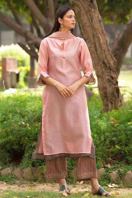 Shop Priti Prashant Green Handwoven Dupatta Mul Mandarin Collar Kurta Set at Aza Fashions Shop_Priti Prashant_Green Handwoven Dupatta Mul Mandarin Collar Kurta Set _at_Aza_Fashions