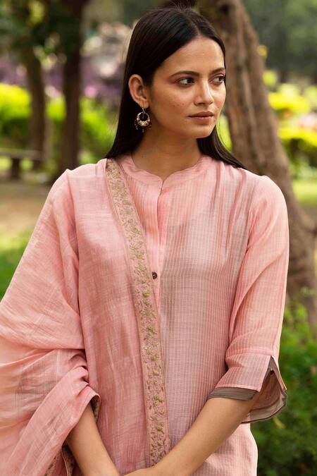 Priti Prashant Green Handwoven Dupatta Mul Mandarin Collar Kurta Set Online at Aza Fashions Priti Prashant_Green Handwoven Dupatta Mul Mandarin Collar Kurta Set _Online_at_Aza_Fashions
