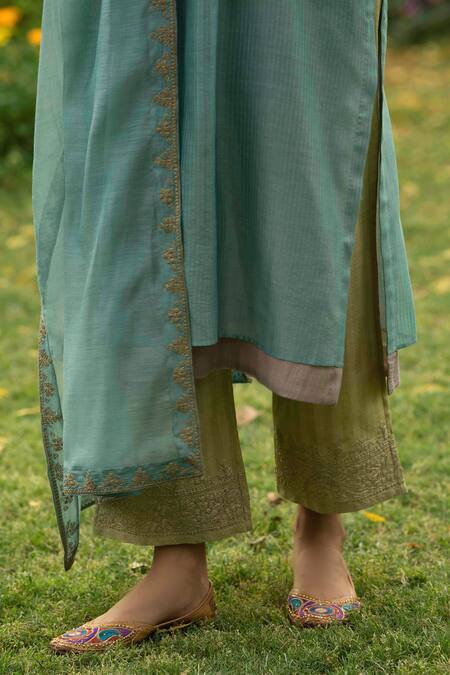 Priti Prashant_Green Handwoven  Dupatta Mul Round Kurta Set _Online_at_Aza_Fashions
