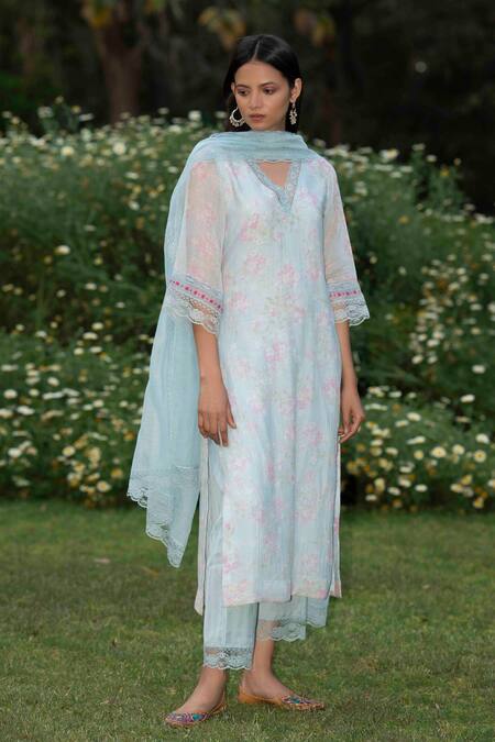 Priti Prashant Blue Handwoven Mul Cotton V Neck Printed Kurta Set Online at Aza Fashions Priti Prashant_Blue Handwoven Mul Cotton V Neck Printed Kurta Set _Online_at_Aza_Fashions