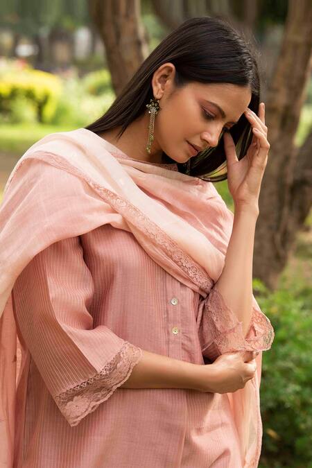 Buy Priti Prashant Pink Handwoven Dupatta Mul Round Kurta Set Online at Aza Fashions Buy_Priti Prashant_Pink Handwoven Dupatta Mul Round Kurta Set _Online_at_Aza_Fashions