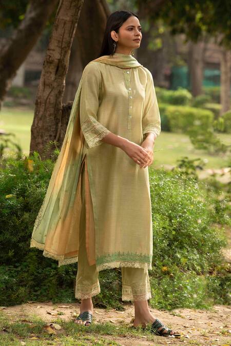 Priti Prashant Green Handwoven Dupatta Mul Round Kurta Set Online at Aza Fashions Priti Prashant_Green Handwoven Dupatta Mul Round Kurta Set _Online_at_Aza_Fashions
