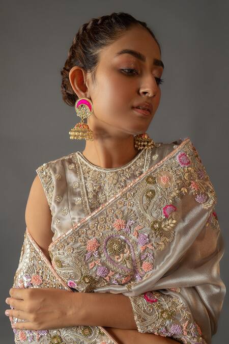 Buy Aangan By Parul Grey Organza Floral And Paisley Round Embroidered Saree & Blouse Set Online at Aza Fashions Buy_Aangan By Parul_Grey Organza Floral And Paisley Round Embroidered Saree & Blouse Set _Online_at_Aza_Fashions