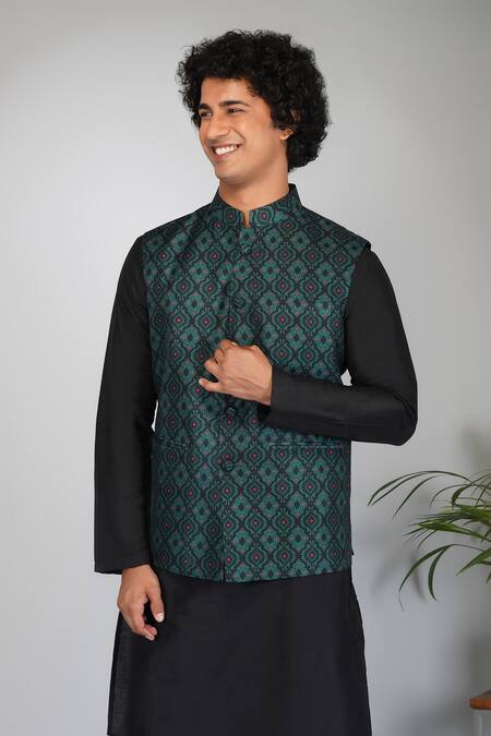 Buy_Eleven Brothers_Black Arctic Night Print Bundi And Kurta Set_Online_at_Aza_Fashions