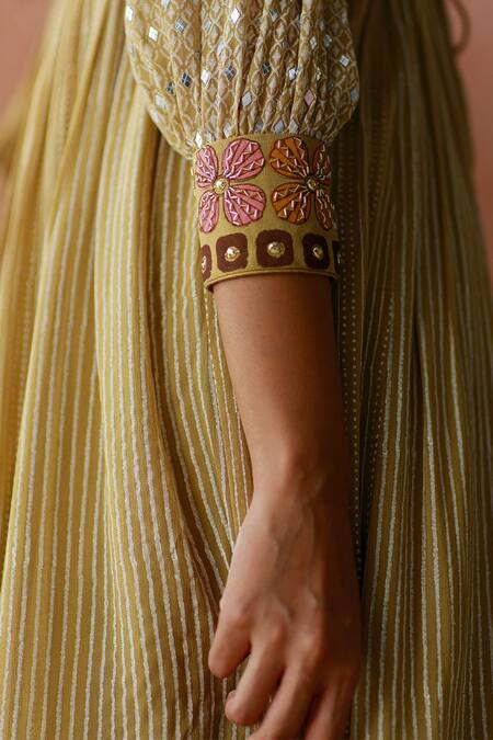 Shop Surbhi Gupta Green Kurta Georgette Trouser Cotton Silk Printed V Neck And Pant Set Online at Aza Fashions Shop_Surbhi Gupta_Green Kurta Georgette Trouser Cotton Silk Printed V Neck And Pant Set _Online_at_Aza_Fashions