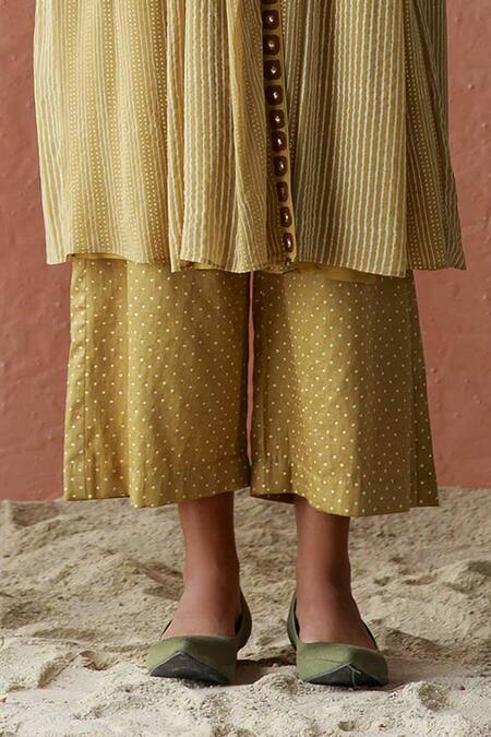 Surbhi Gupta Green Kurta Georgette Trouser Cotton Silk Printed V Neck And Pant Set at Aza Fashions Surbhi Gupta_Green Kurta Georgette Trouser Cotton Silk Printed V Neck And Pant Set _at_Aza_Fashions